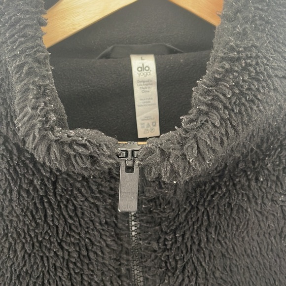 Sherpa alo yoga jacket - Picture 2 of 9